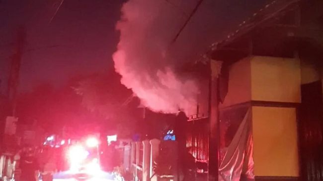 Kebakaran Warkop Akibat Kebocoran Gas di Depok, 3 Orang Terluka