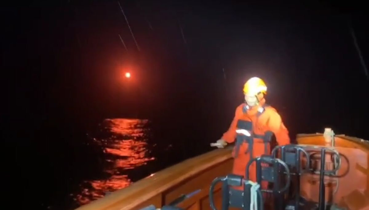 Kapal Terbalik di Perairan Mentawai, 8 Penumpang Selamat, 10 Masih Dalam Pencarian